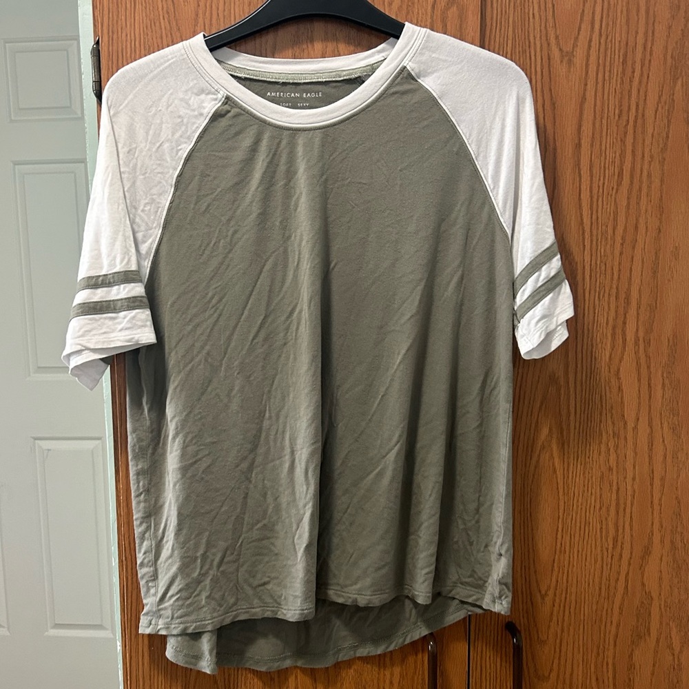 AMERICAN EAGLE WOMEN’S SIZE SMALL ARMY GREEN BASEBALL TEE